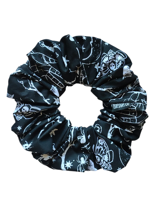 LARGE Gothy Halloween | Black & White