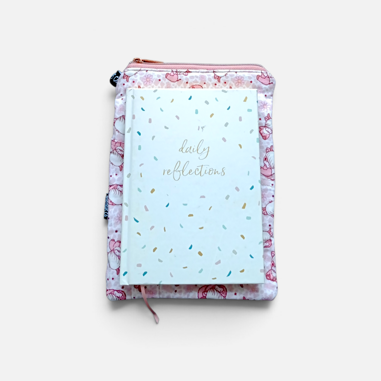 Book & Ebook Sleeve A5/A6 + 2-pen & Mobile Front Pockets | Cute Highland Cows Pink