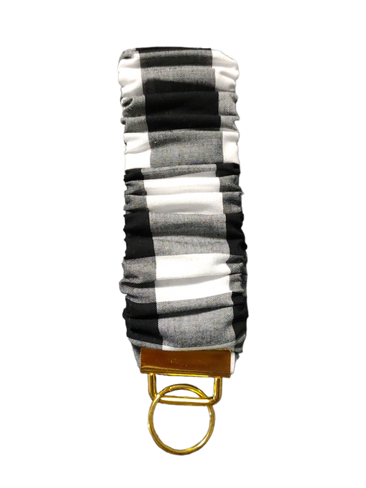 SCRUNCHIE KEY WRISTLET Black & White Gingham