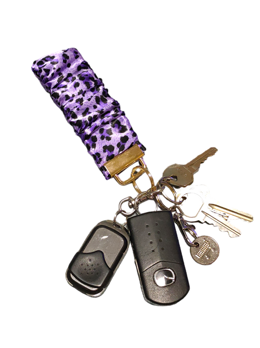 SCRUNCHIE KEY WRISTLET Satin Leopard | Purple